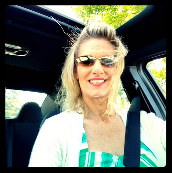 Meet your Posher, Kelly - Picture 1 of 4